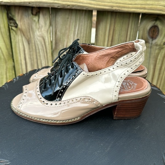 Jeffrey Campbell Berni 2 Color Block Patent Oxford Style Sandals Size 6.5 - Picture 3 of 6